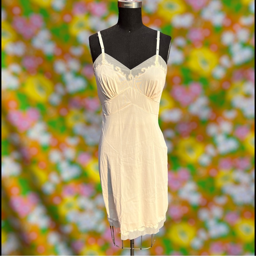 Vintage nylon slip Yolande size small